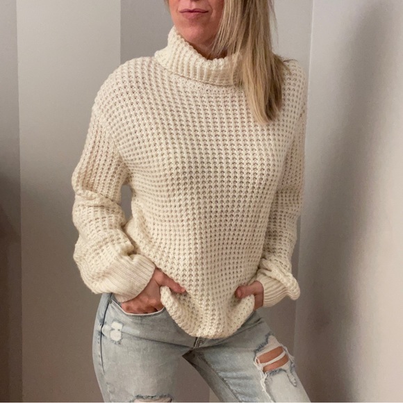 Chunky Warm Winter White Turtleneck Knit Sweater - Picture 2 of 9